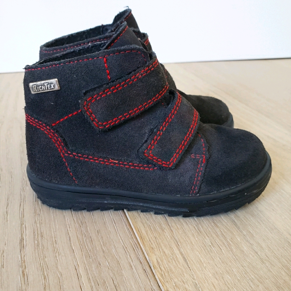 Toddler Waterproof High-Tops (Size 6US/22EU)